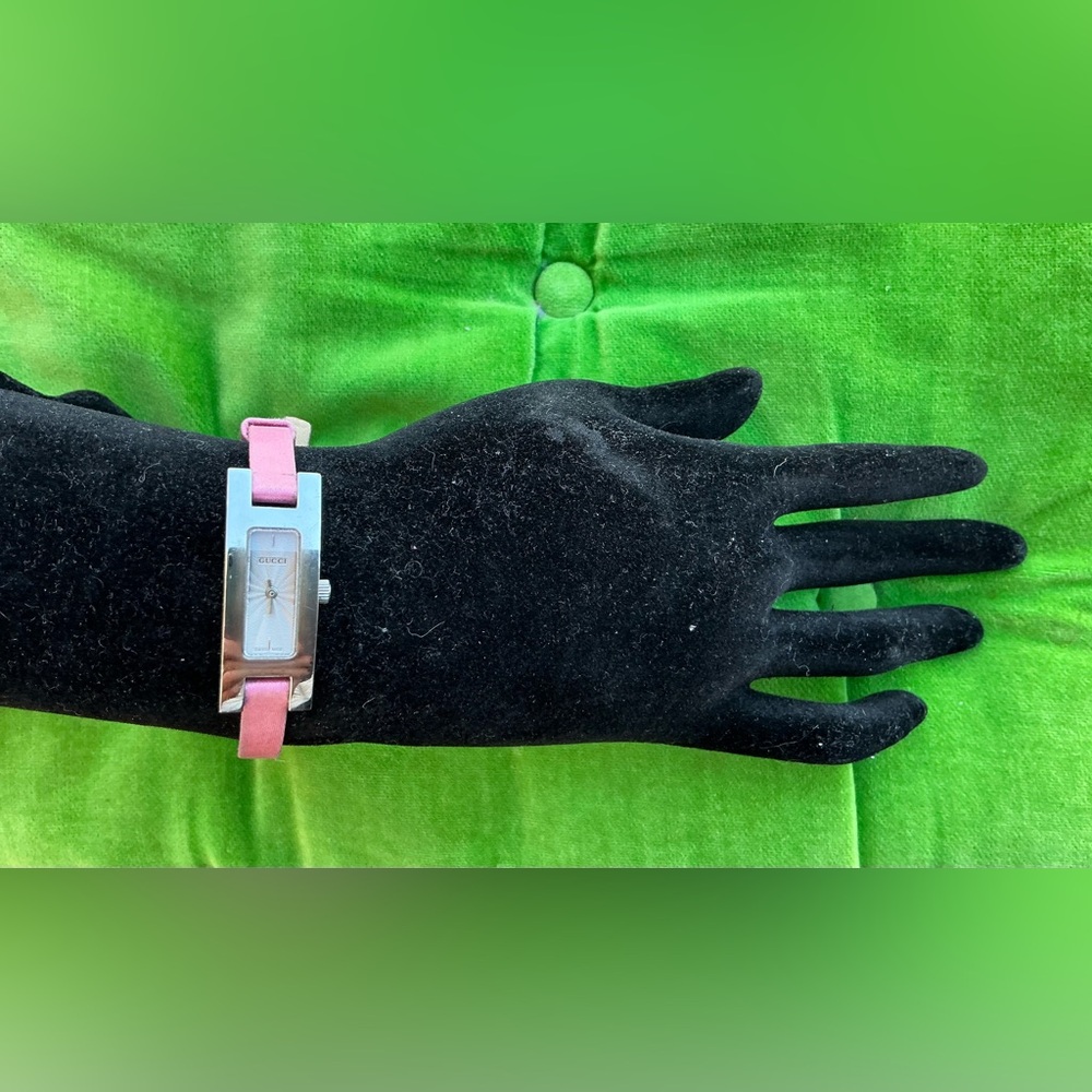 Authentic GUCCI ladies watch🌷🌷 - Picture 3 of 11